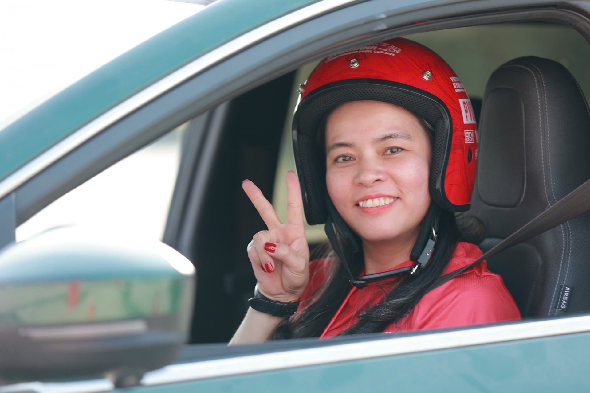 Nữ tay đua Gymkhana: Kỹ năng đua không phụ thuộc giới tính Nữ tay đua Gymkhana: Kỹ năng đua không phụ thuộc giới tính