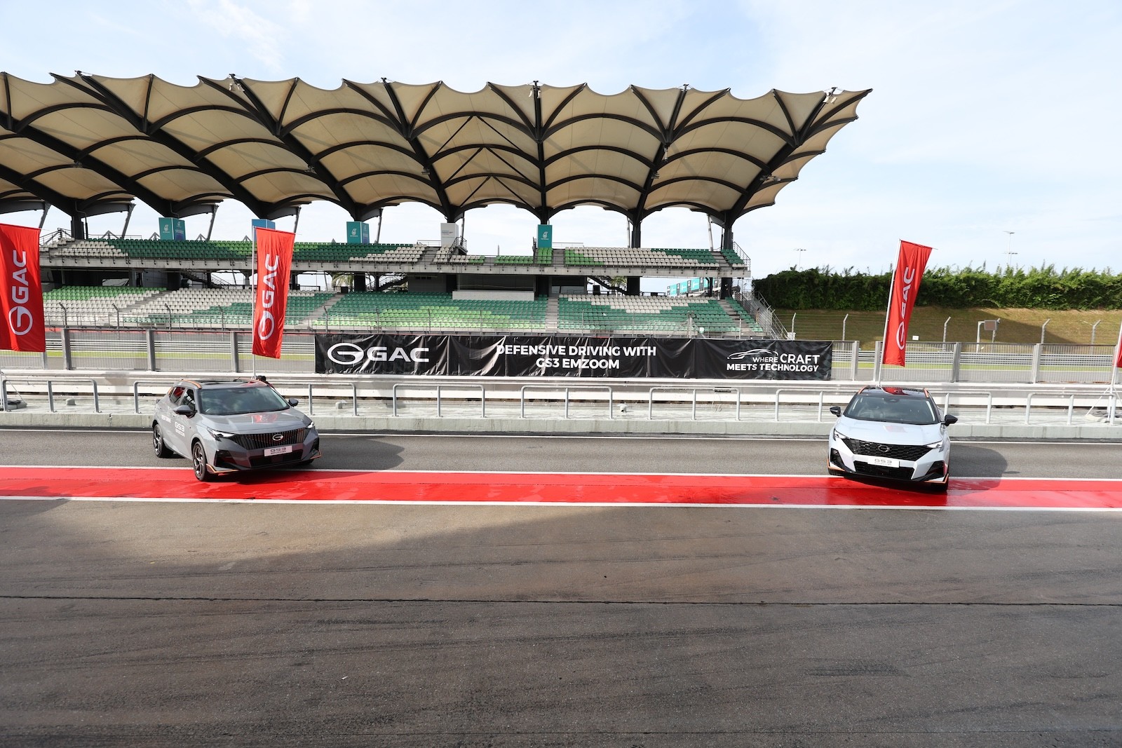 Chạy thử xe GAC tại Sepang: Hai vòng trên đường đua F1 cũ phơi bày điều gì về một chiếc SUV?