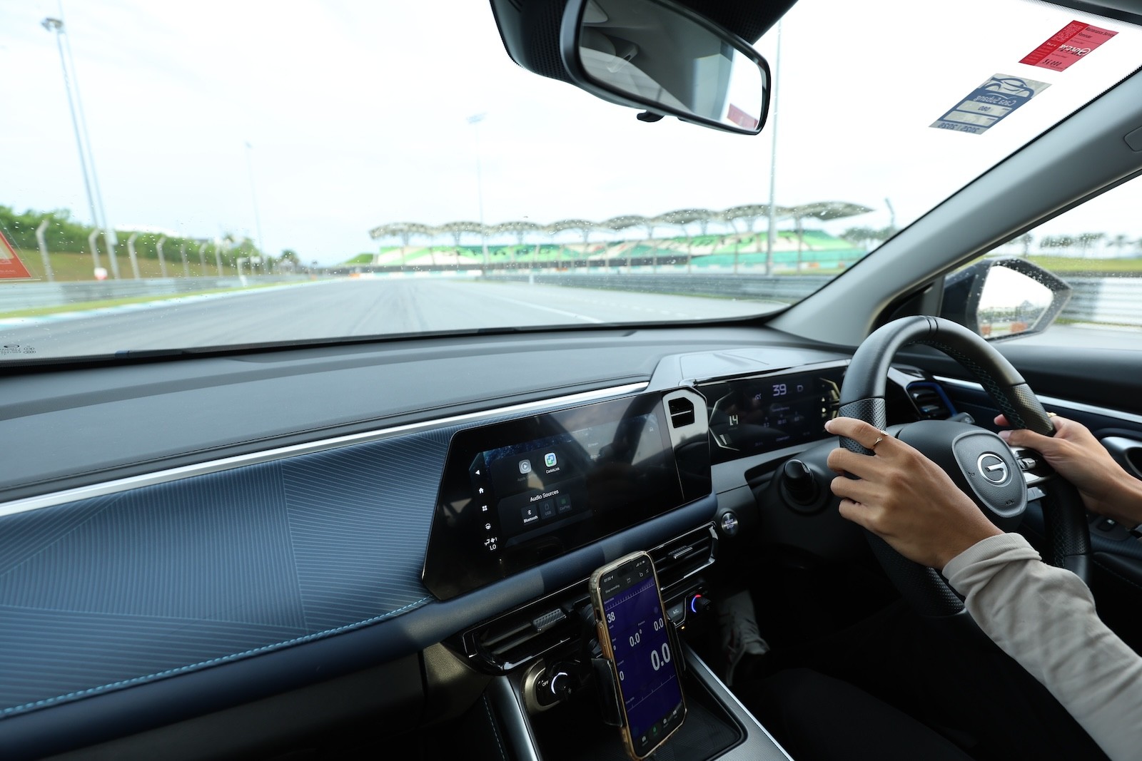 Chạy thử xe GS3 Emzoom tại Sepang: Hai vòng trên đường đua F1 cũ phơi bày điều gì về một chiếc SUV?