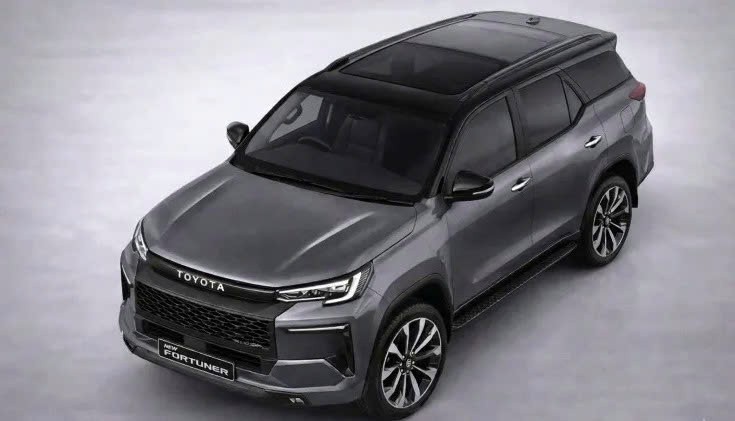 Toyota Fortuner diện mạo mới xuất hiện trên đường phố thu hút sự chú ý