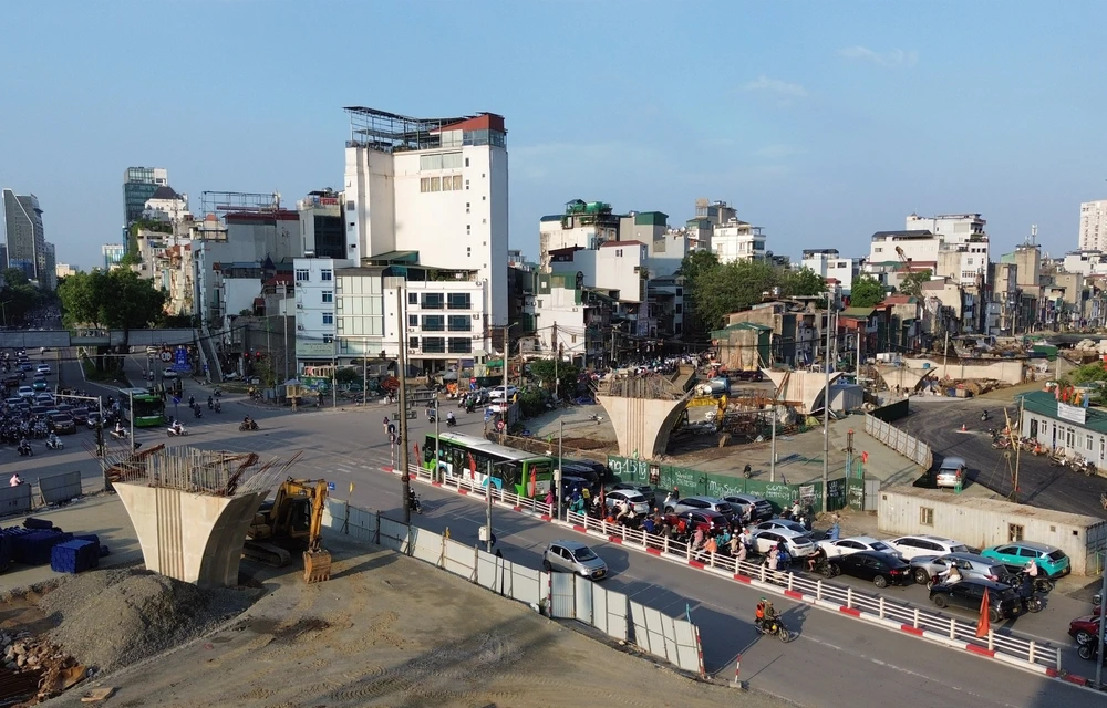 Điều chỉnh phân luồng giao thông tại nút giao Láng Hạ - Giảng Võ và nút giao Nguyễn Chí Thanh Điều chỉnh phân luồng giao thông tại nút giao Láng Hạ - Giảng Võ và nút giao Nguyễn Chí Thanh