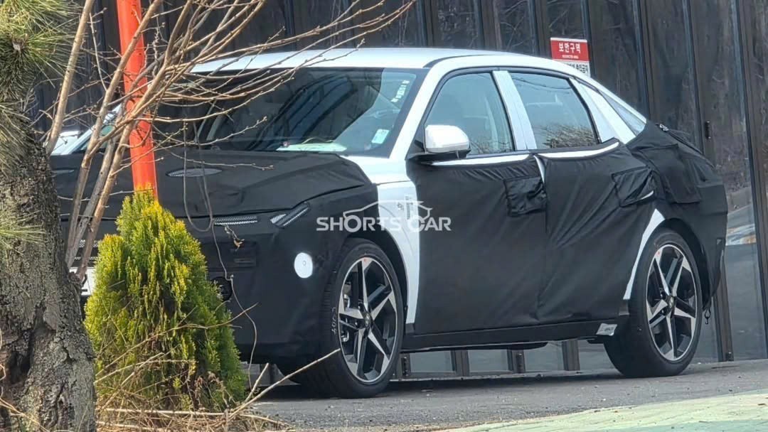 Hyundai Elantra 2027 mới có phom dáng góc cạnh? Hyundai Elantra 2027 mới có phom dáng góc cạnh?