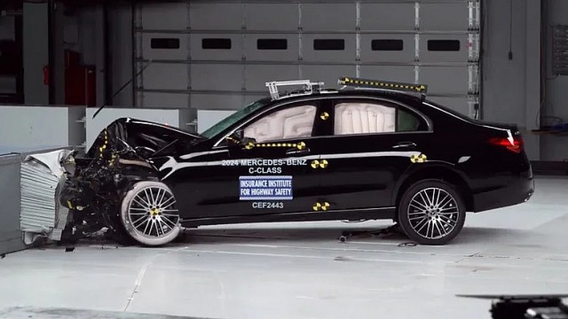 Gần 70 năm trước, Mercedes-Benz đã thay đổi ngành ô tô bằng công nghệ an toàn này