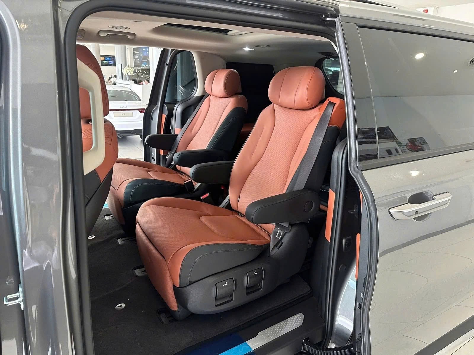 Kia Carnival giảm giá 150 triệu tại đại lý