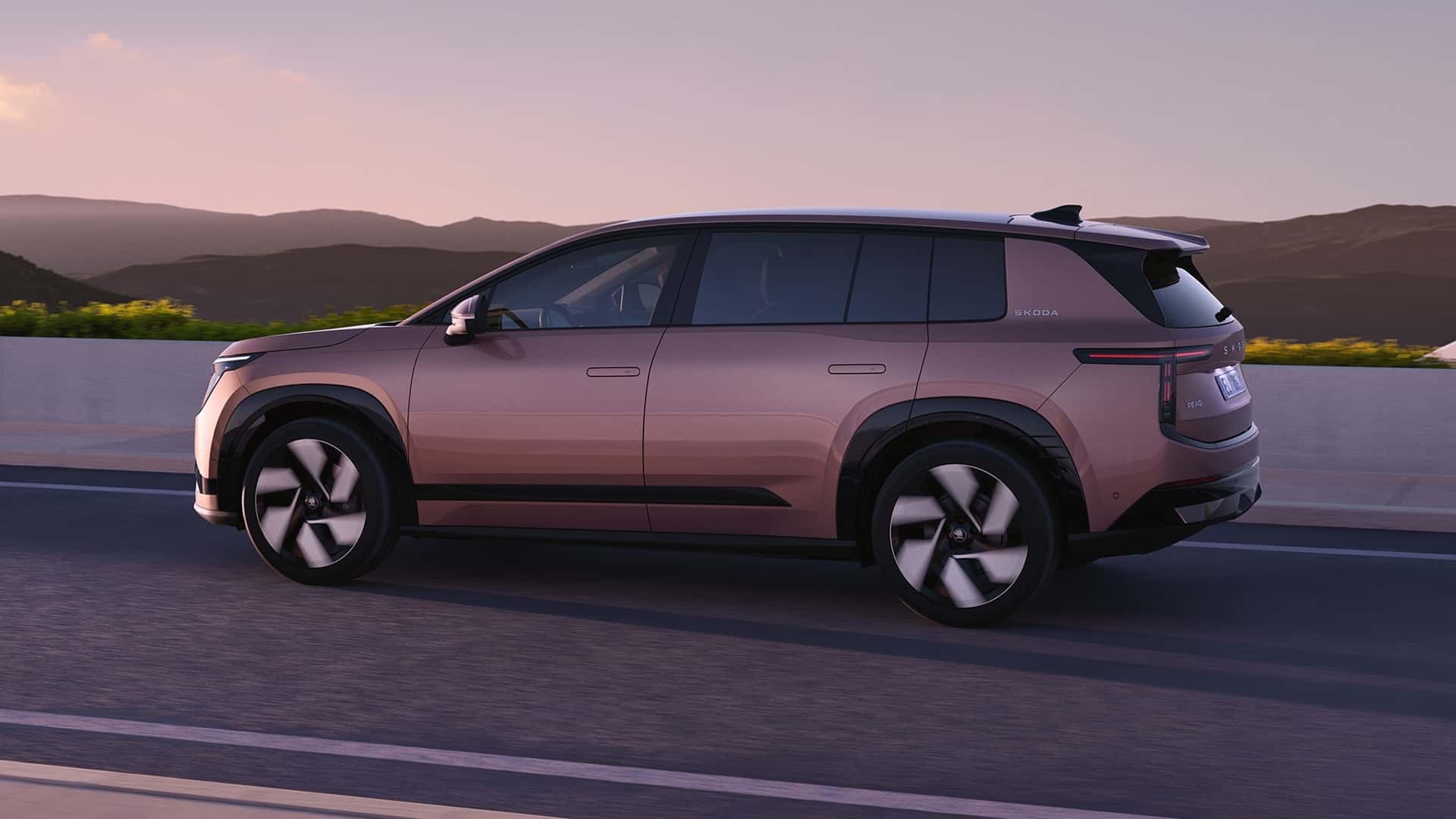 Phía bên của Skoda Peaq 2026