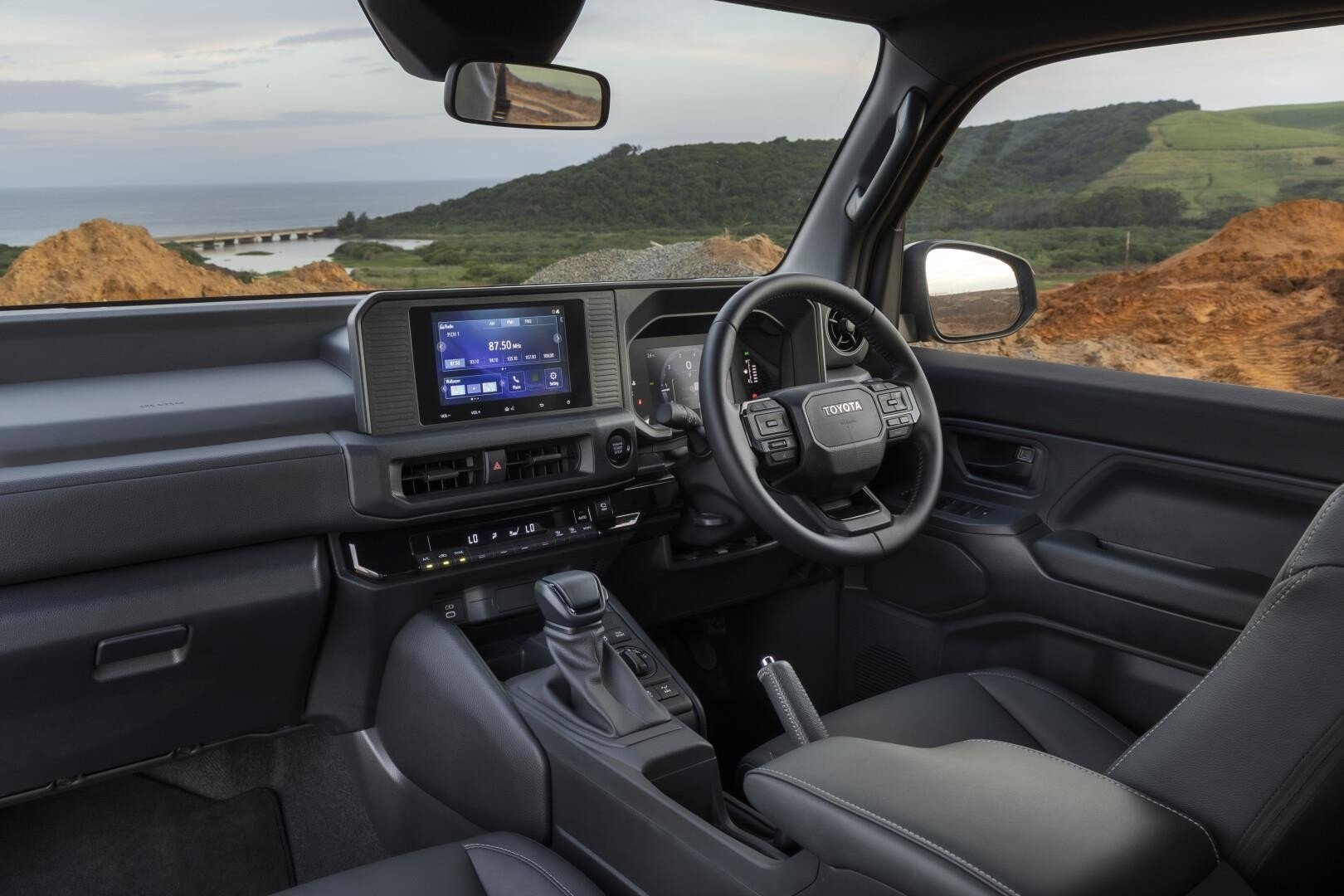 Đánh giá Toyota Land Cruiser FJ, khác biệt giữa làn sóng SUV đô thị