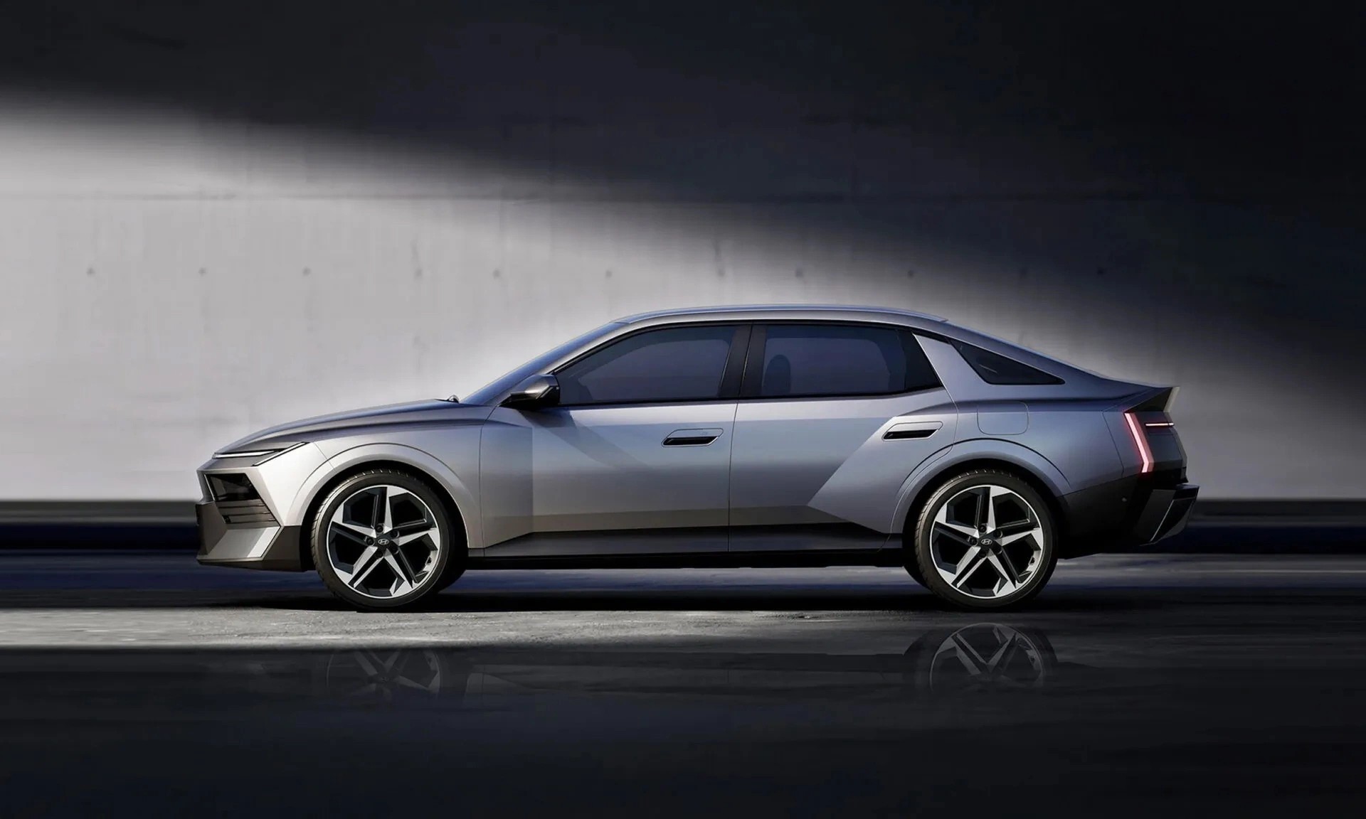 Lộ ảnh Hyundai Elantra đời mới, thiết kế trẻ hơn để đấu SUV đô thị