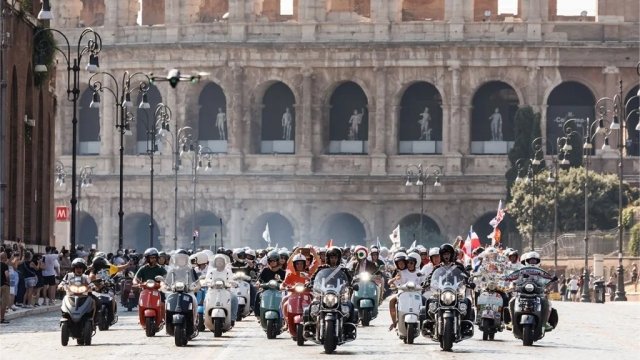 25.000 xe Vespa tụ hội tại Rome trong dịp kỷ niệm 80 năm thương hiệu