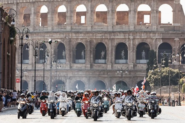 25.000 xe Vespa tụ hội tại Rome trong dịp kỷ niệm 80 năm thương hiệu