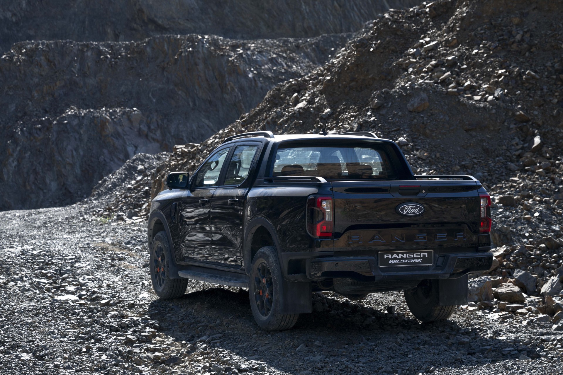 Ford Việt Nam ‘nâng tầm’ dải sản phẩm bán tải Ranger, giá bán lẻ từ 707 triệu đồng Ford Việt Nam ‘nâng tầm’ dải sản phẩm bán tải Ranger, giá bán lẻ từ 707 triệu đồng