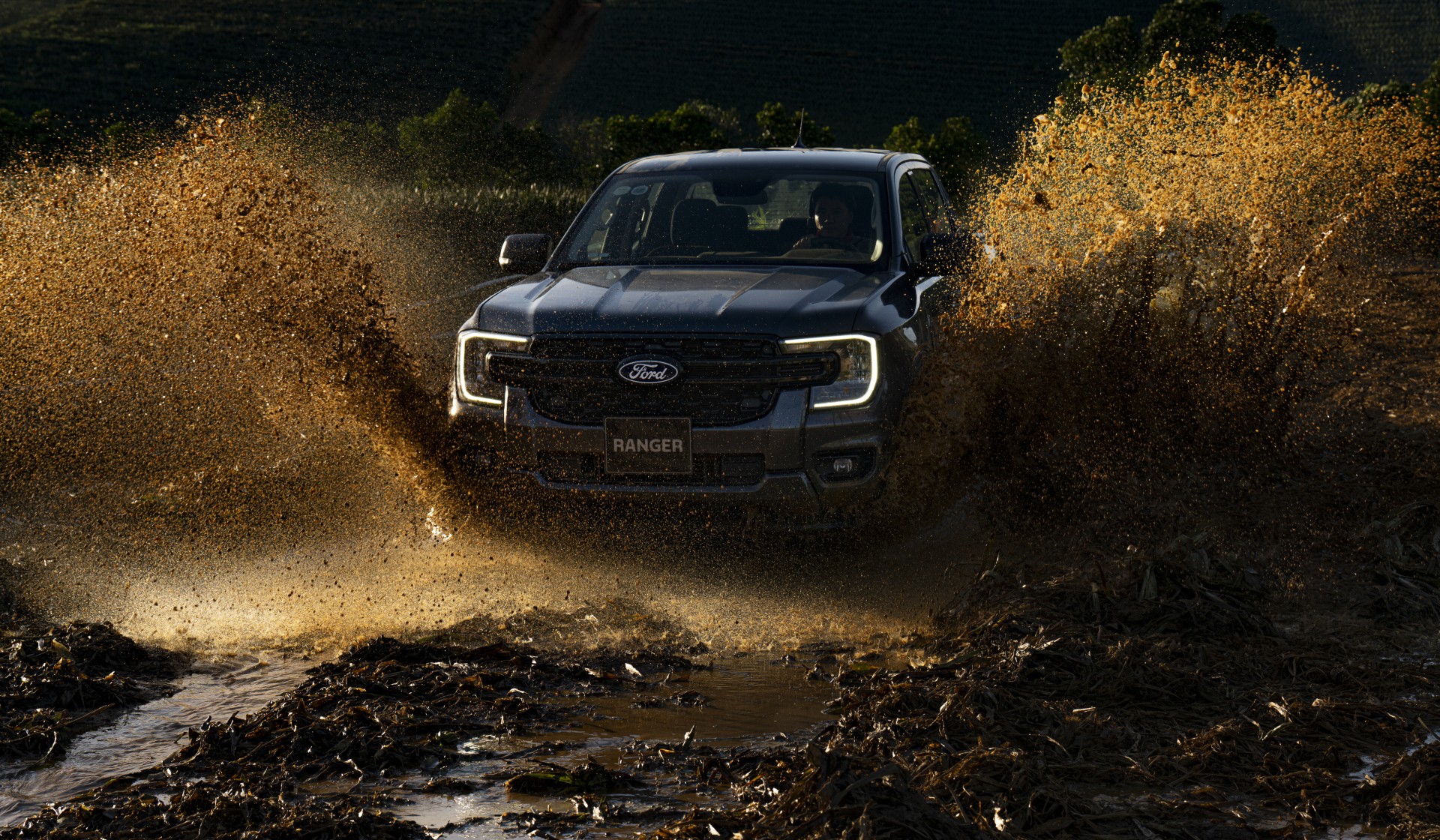 Ford Việt Nam ‘nâng tầm’ dải sản phẩm bán tải Ranger, giá bán lẻ từ 707 triệu đồng Ford Việt Nam ‘nâng tầm’ dải sản phẩm bán tải Ranger, giá bán lẻ từ 707 triệu đồng