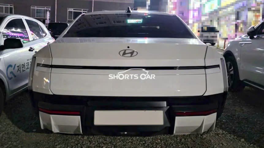 Ảnh thực tế Hyundai Elantra 2027 không che chắn, lăn bánh ngoài đường