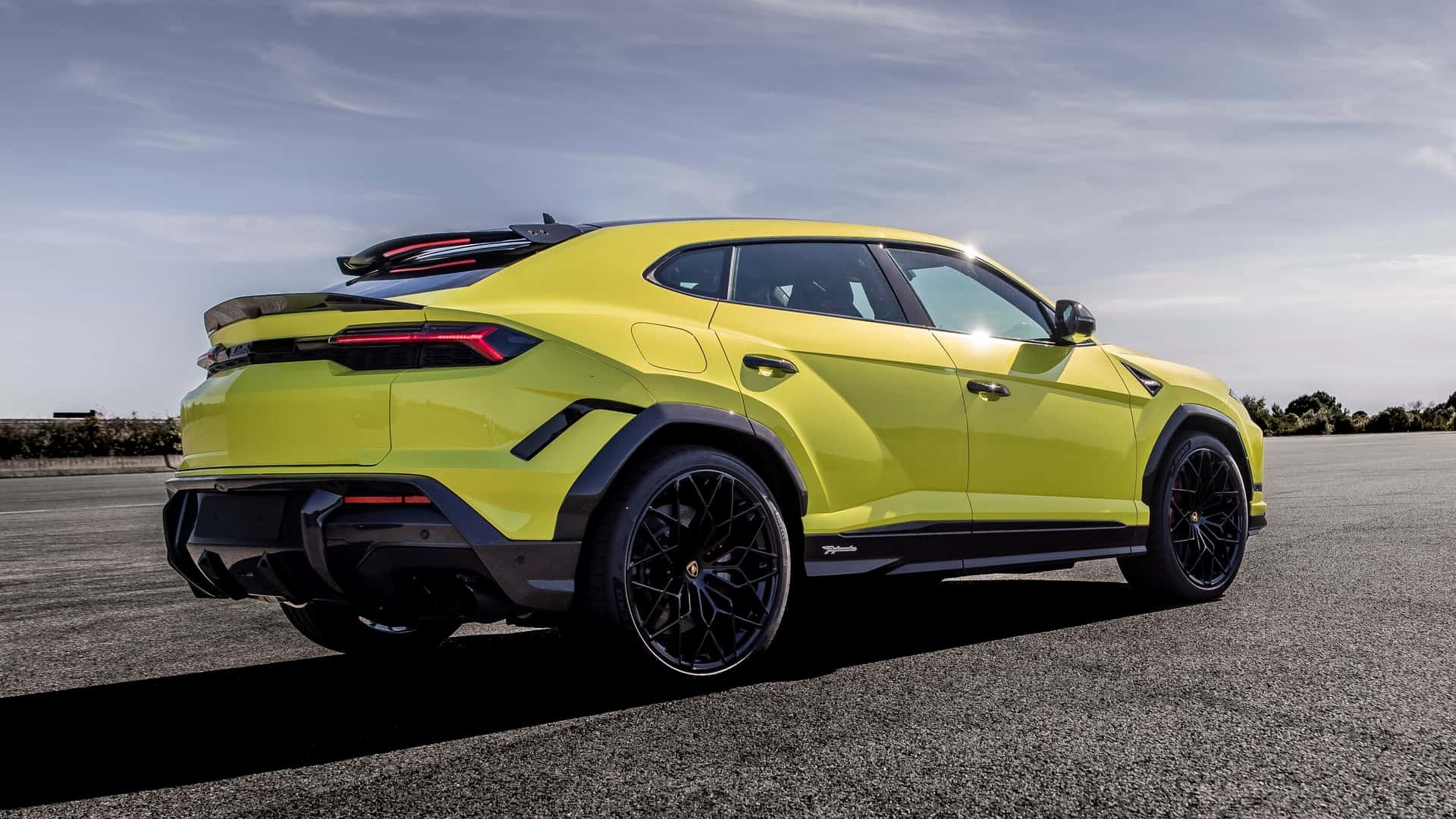Phía sau của Lamborghini Urus SE Performante