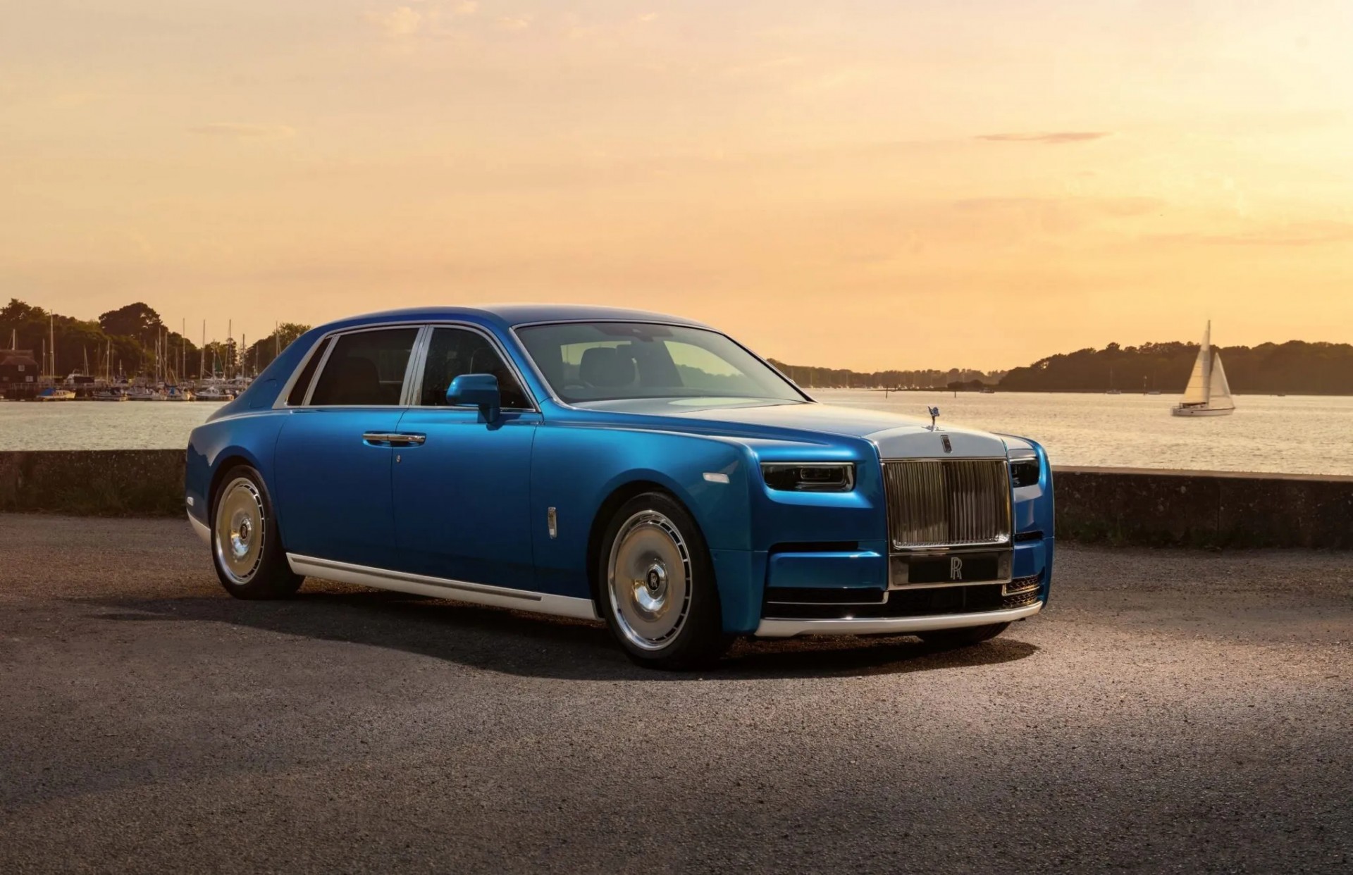 Rolls-Royce tạo ra "du thuyền mặt đất" đúng nghĩa, dài gần 6 mét và chỉ có một chiếc trên thế giới