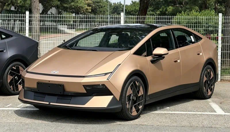 Ngắm Hyundai Ioniq V đi 600 km một lần sạc Ngắm Hyundai Ioniq V đi 600 km một lần sạc