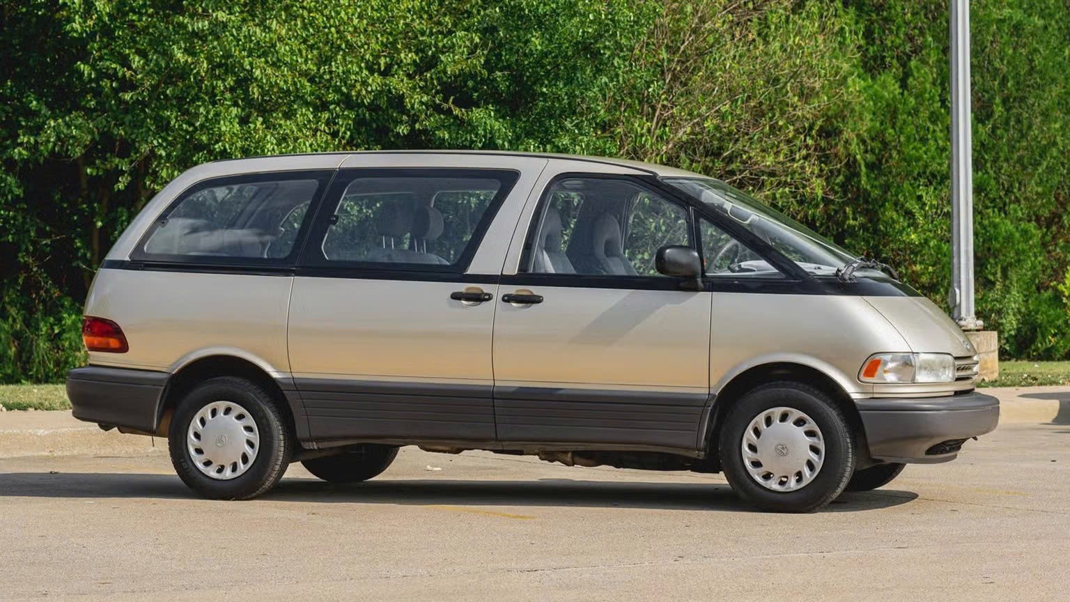 Toyota Previa sắp trở lại?