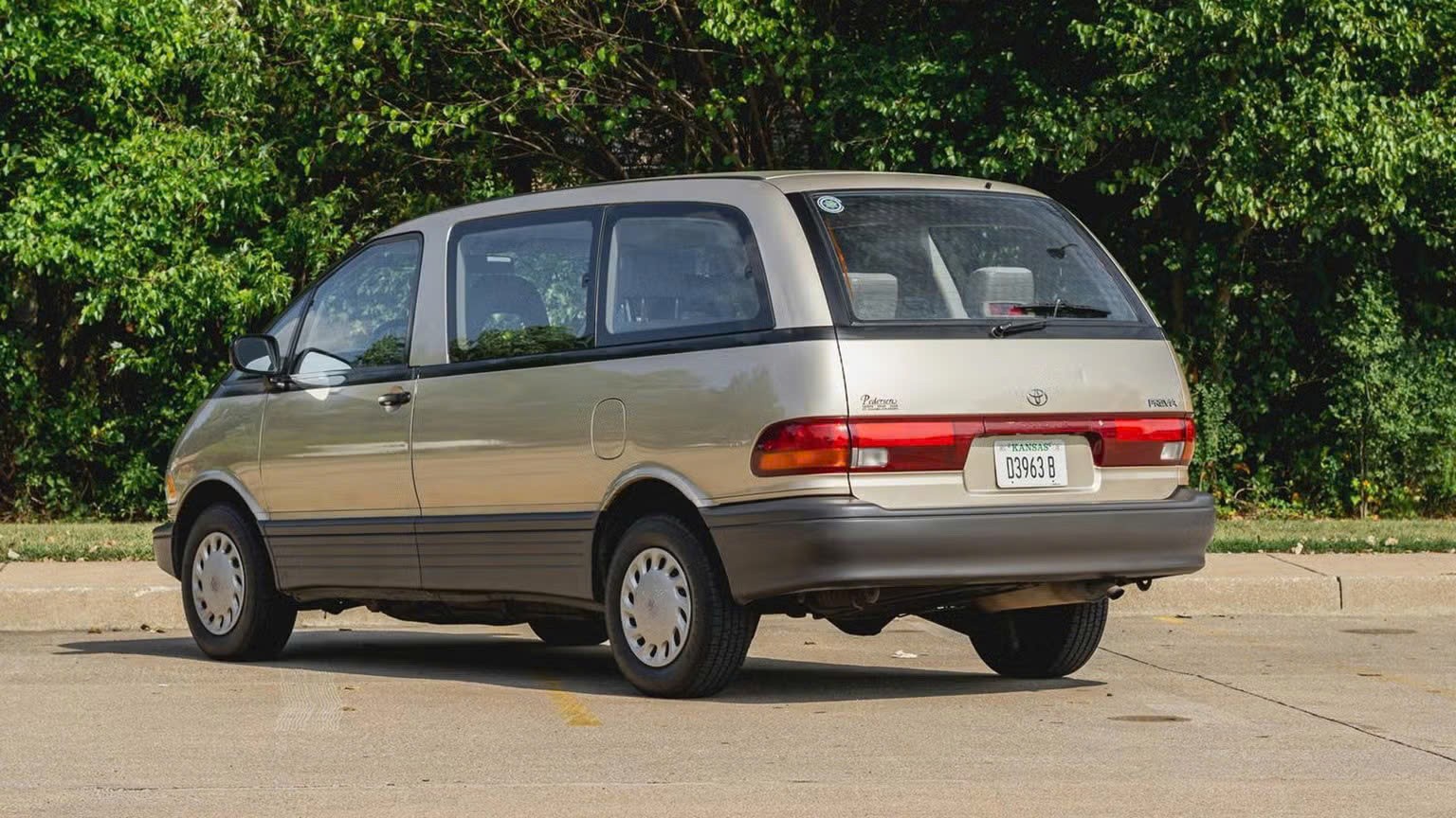Toyota Previa sắp trở lại?