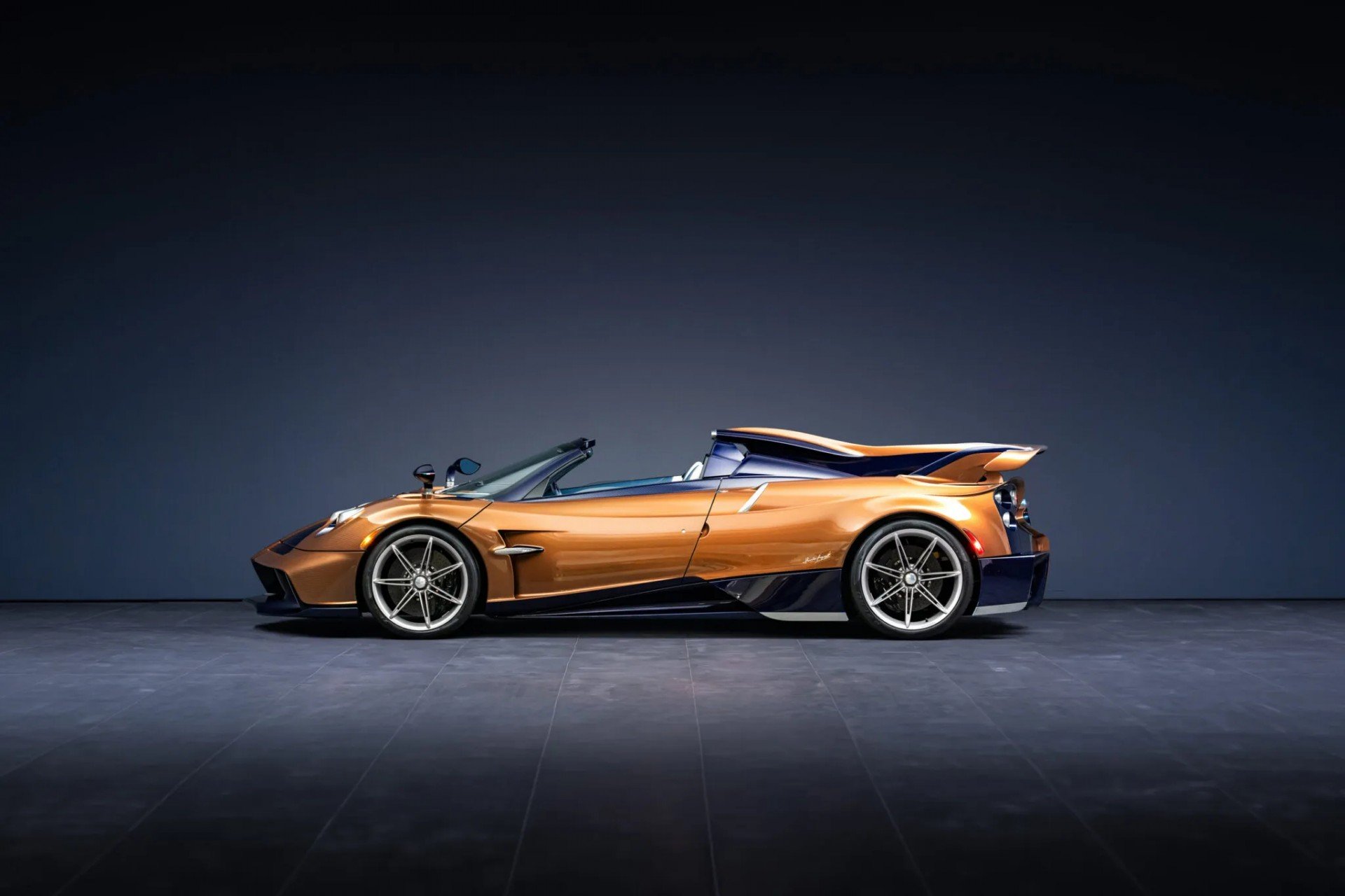 Phía bên của Pagani Huayra 70 Derecho