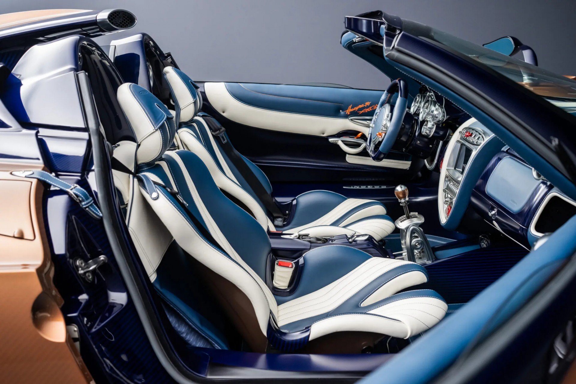 Vị trí ghế ngồi của Pagani Huayra 70 Derecho