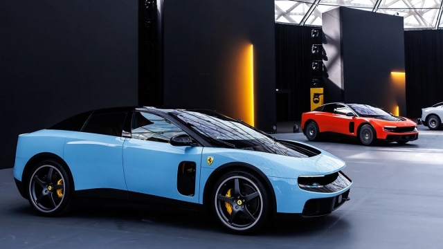 Bị cả thế giới 'chê', Ferrari Luce vẫn bán tốt tại Trung Quốc