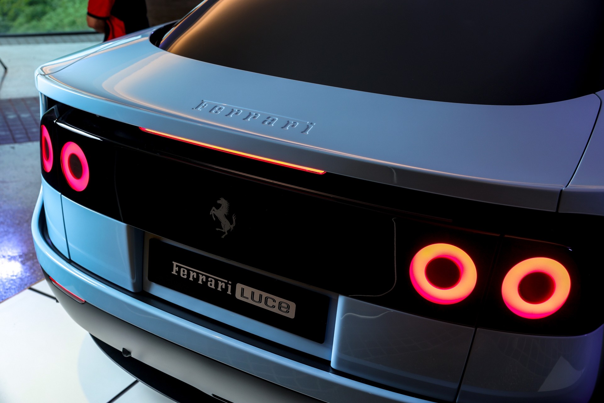 Bị cả thế giới 'chê', Ferrari Luce vẫn bán tốt tại Trung Quốc