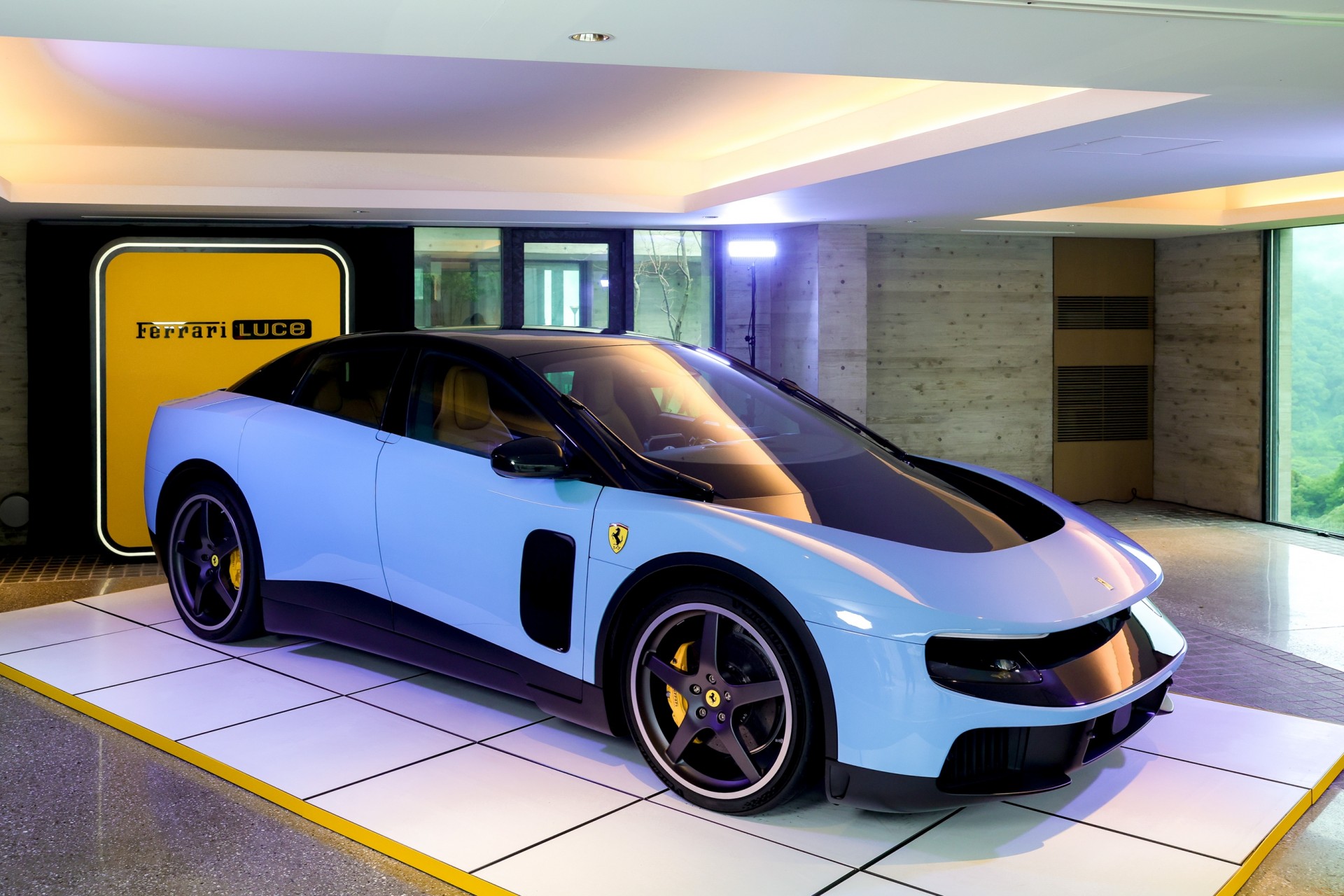 Bị cả thế giới 'chê', Ferrari Luce vẫn bán tốt tại Trung Quốc