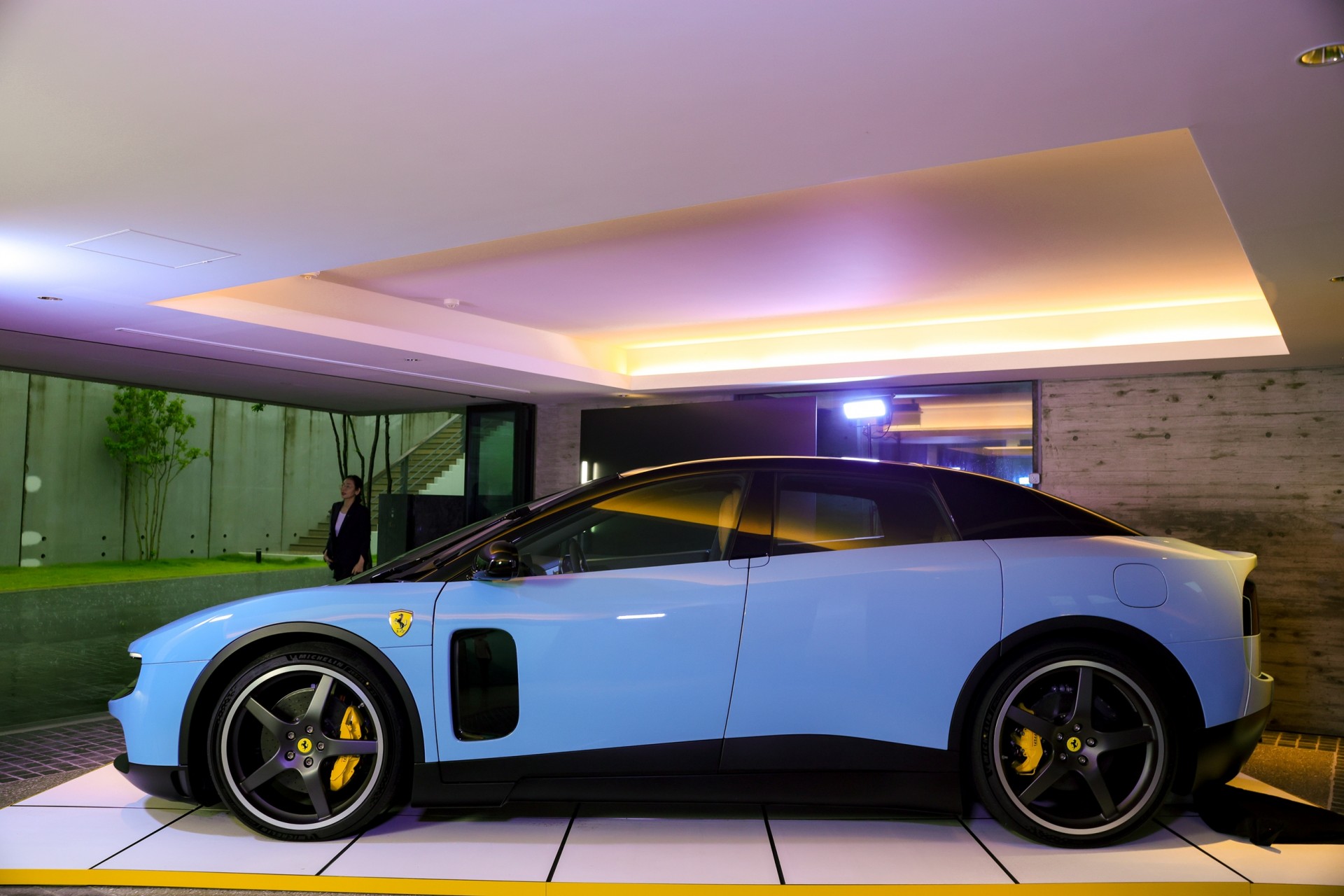 Bị cả thế giới 'chê', Ferrari Luce vẫn bán tốt tại Trung Quốc