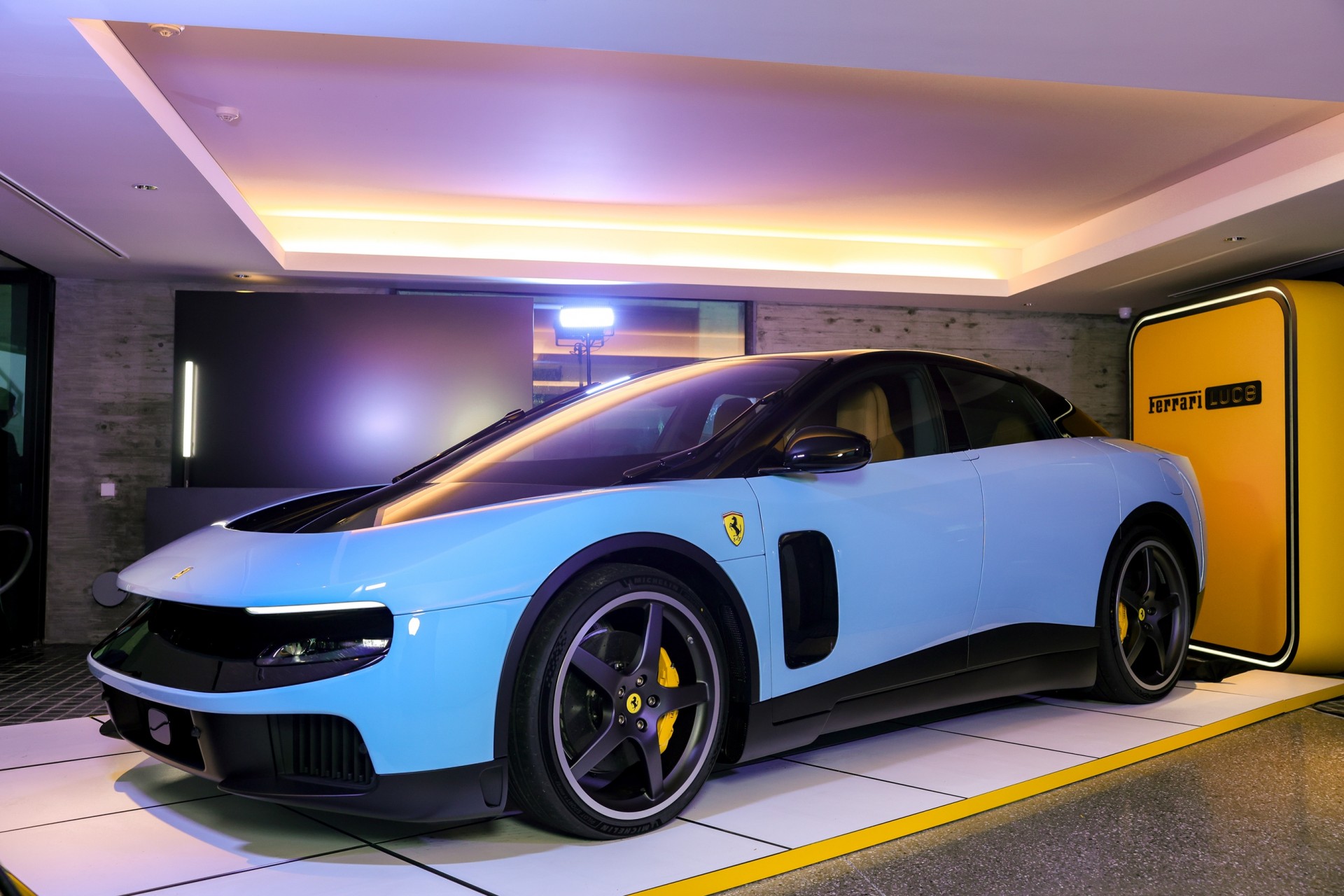 Bị cả thế giới 'chê', Ferrari Luce vẫn bán tốt tại Trung Quốc