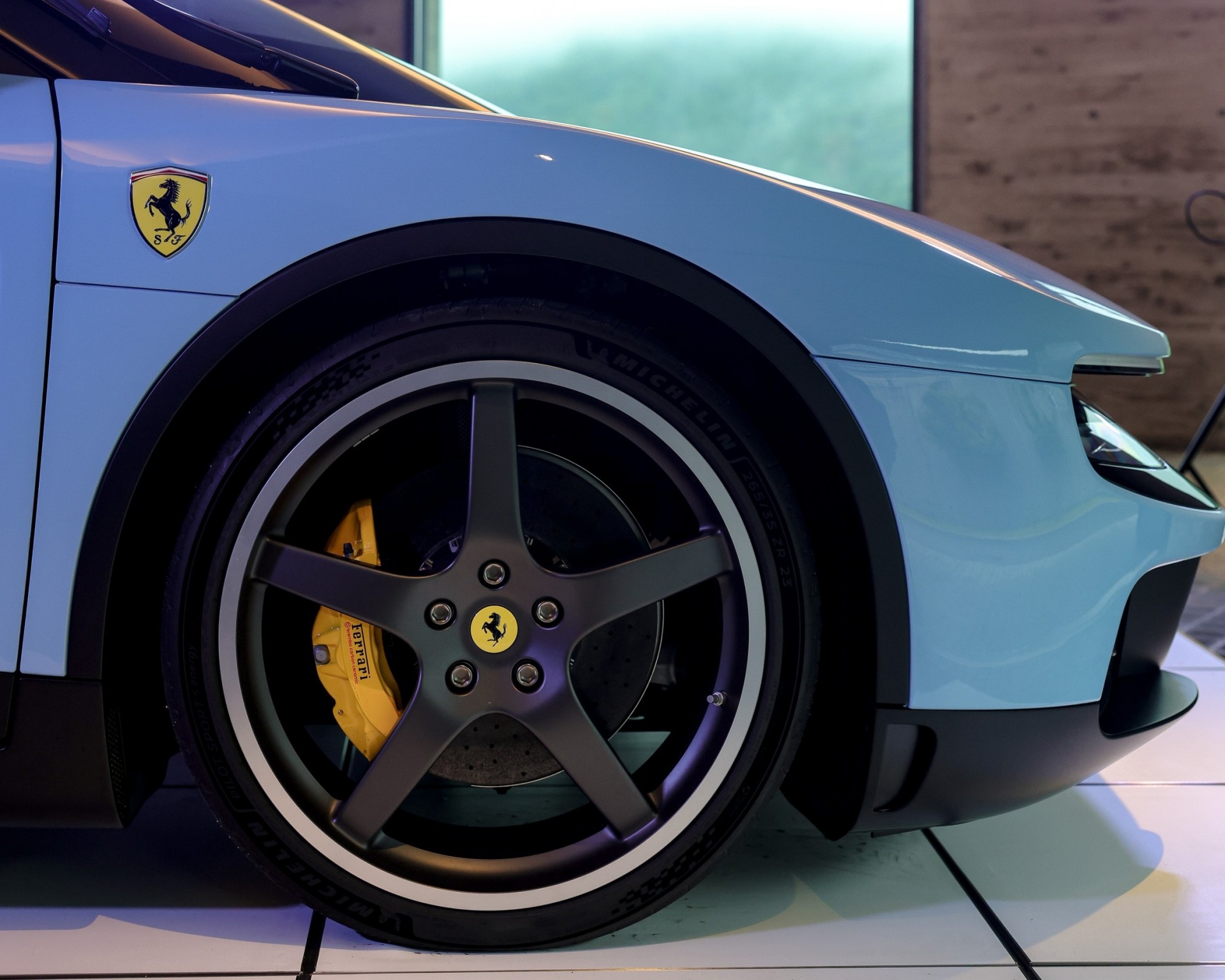 Bị cả thế giới 'chê', Ferrari Luce vẫn bán tốt tại Trung Quốc