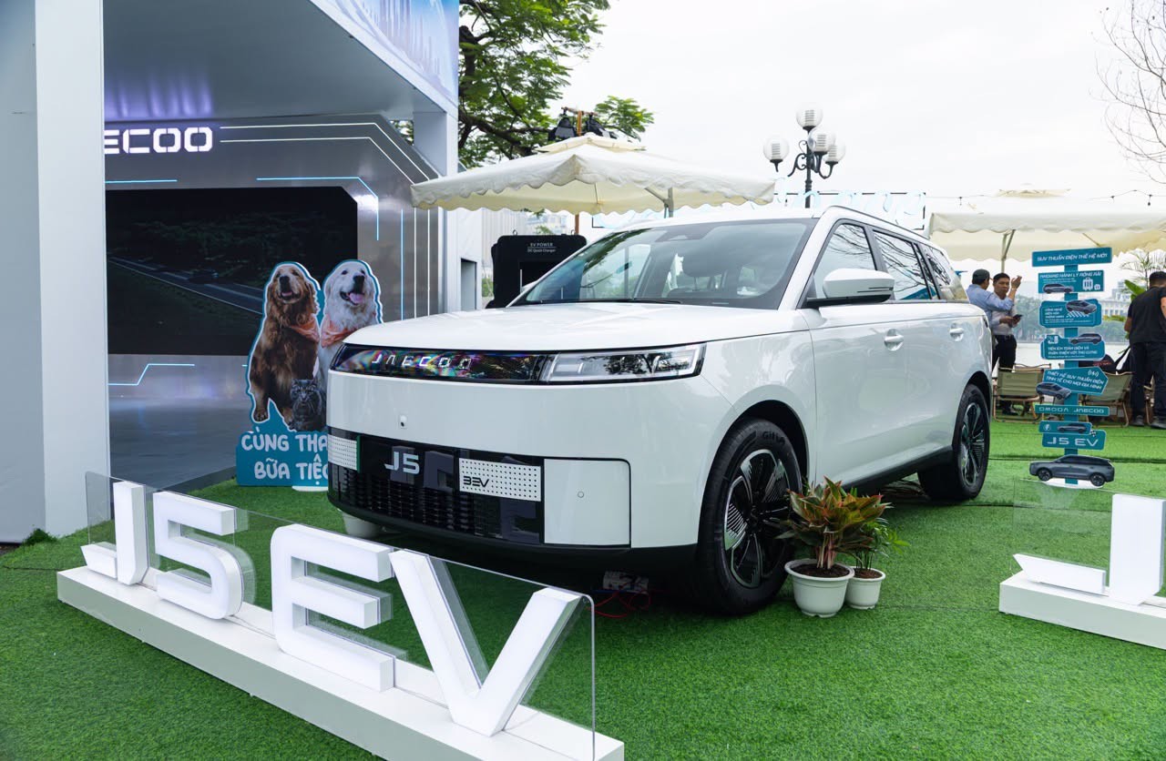 Jaecoo J5 mở cọc với giá từ 569 triệu, mẫu xe đầu tiên có cả ba tuỳ chọn xăng, hybrid và điện