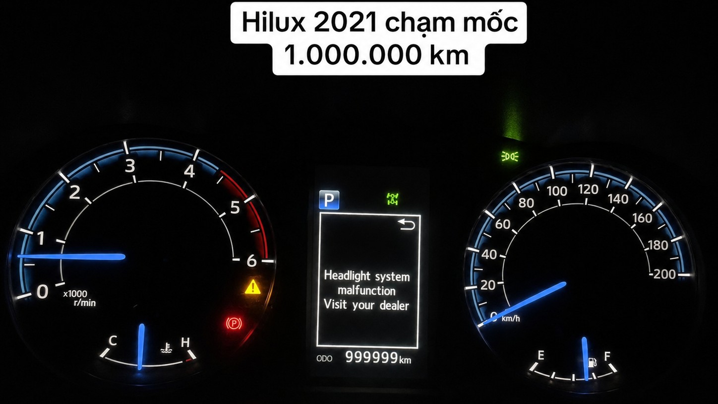 Chiếc bán tải Toyota Hilux đầu tiên ở Việt Nam chạm mốc một triệu cây số