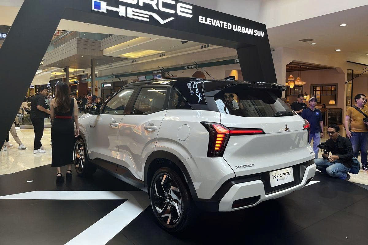 Mitsubishi Xforce hybrid đầu tiên xuất xưởng ở nhà máy tại Indonesia