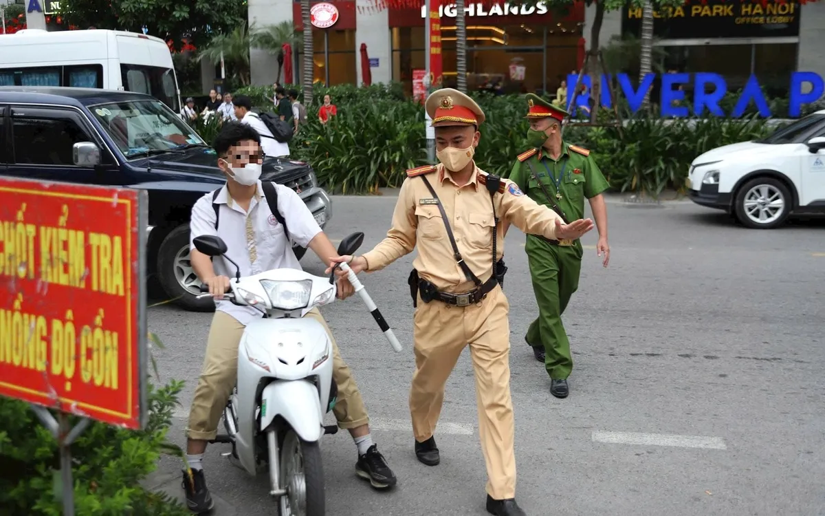 Từ năm 2026, độ tuổi tối thiểu và tối đa được phép lái xe được quy định ra sao?