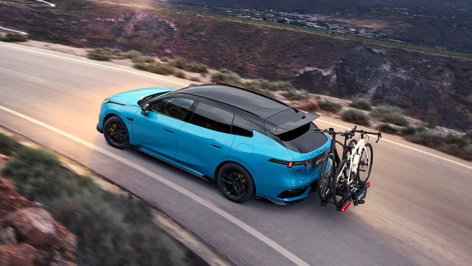 Lynk & Co ra mắt mẫu PHEV 07 GT kiểu dáng wagon, giá khởi điểm 613 triệu đồng Phía trên của Lynk & Co 07 GT
