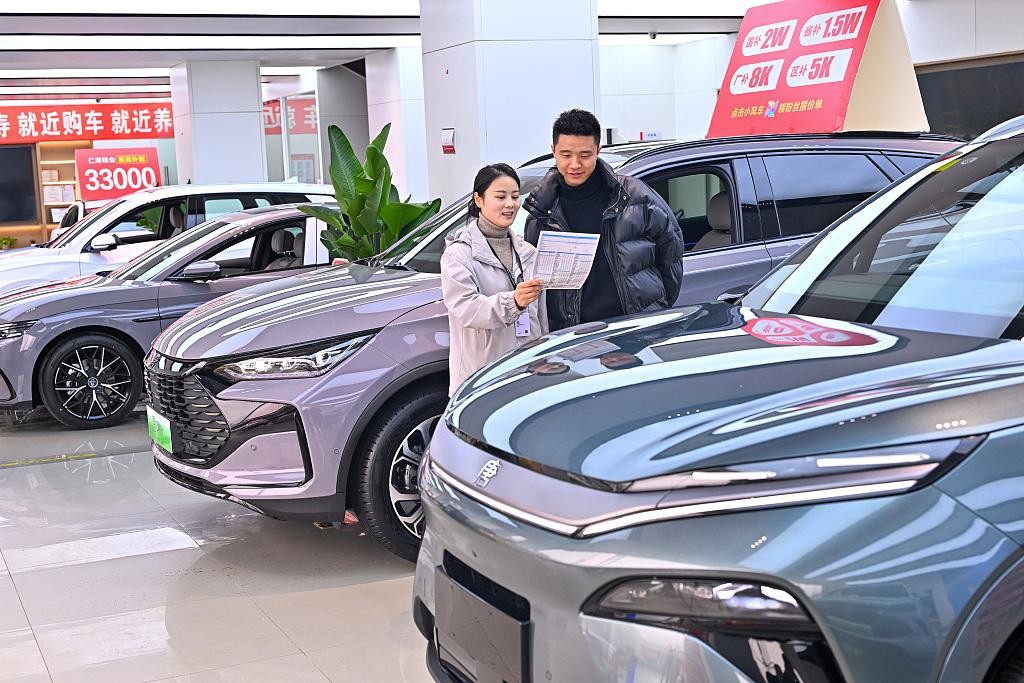 Thị trường ô tô Trung Quốc lao dốc, dự báo ghi nhận năm tệ nhất kể từ 2021 Không chỉ xe động cơ đốt trong chịu sụt giảm sâu, ngay đến lượng tiêu thụ xe năng lượng mới tại Trung Quốc cũng ghi nhận giảm trong nửa đầu năm 2026