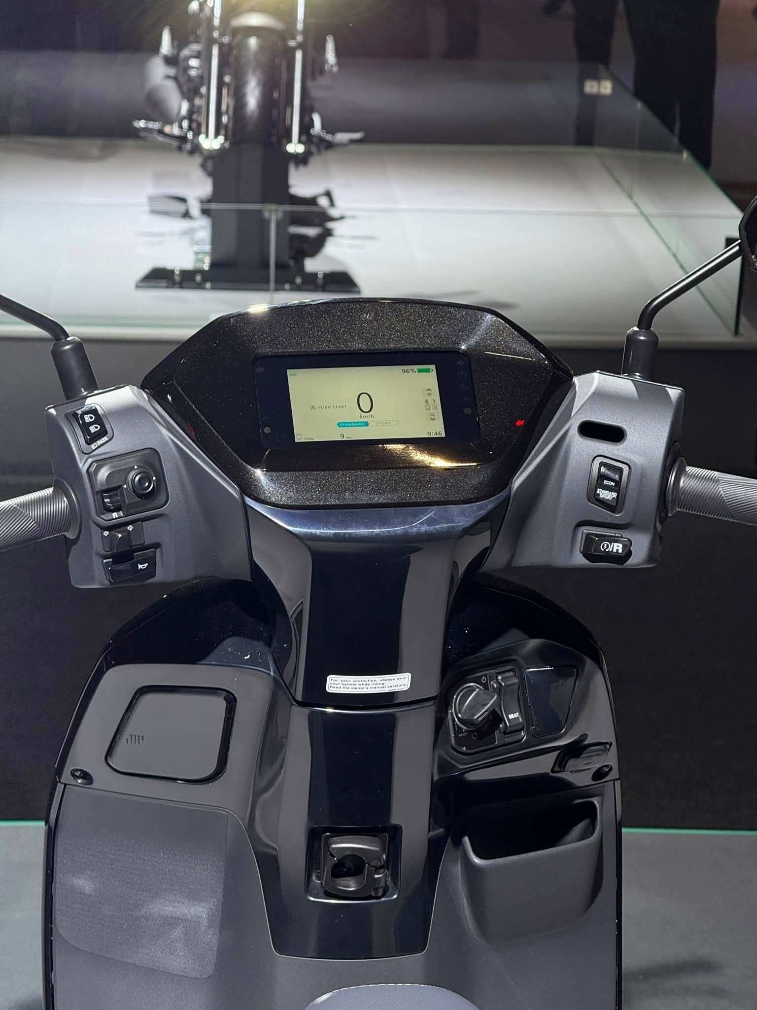 Honda ra mắt QC3 tại Ấn Độ, đi 145 km/lần sạc và cốp rộng 32 lít Honda ra mắt QC3 tại Ấn Độ, đi 145 km/lần sạc và cốp rộng 32 lít