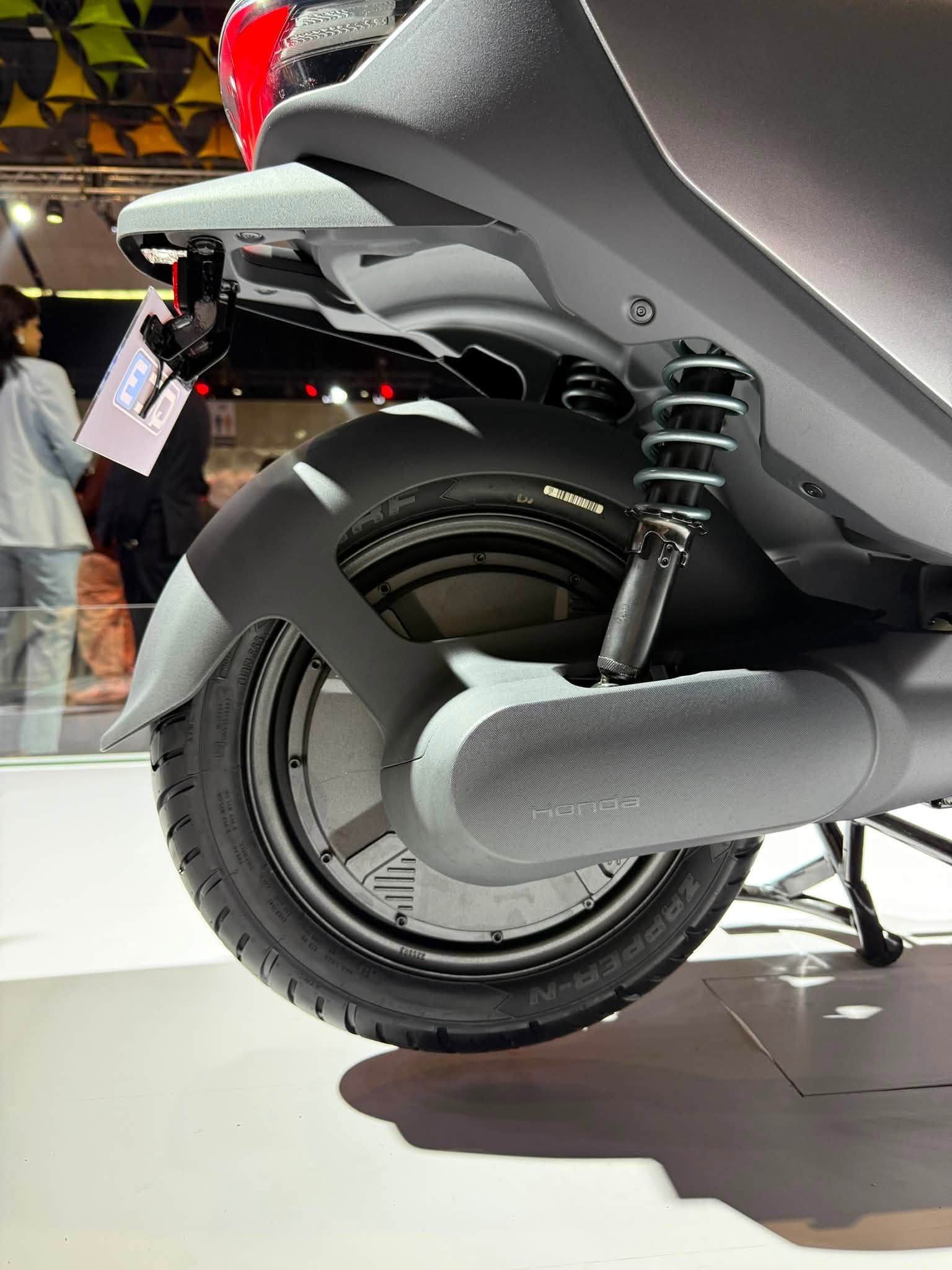 Honda ra mắt QC3 tại Ấn Độ, đi 145 km/lần sạc và cốp rộng 32 lít Honda ra mắt QC3 tại Ấn Độ, đi 145 km/lần sạc và cốp rộng 32 lít