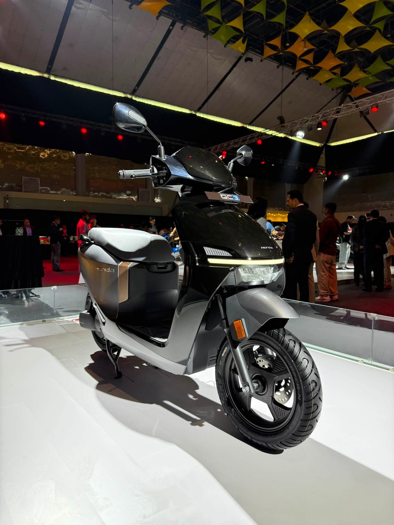 Honda ra mắt QC3 tại Ấn Độ, đi 145 km/lần sạc và cốp rộng 32 lít Honda ra mắt QC3 tại Ấn Độ, đi 145 km/lần sạc và cốp rộng 32 lít
