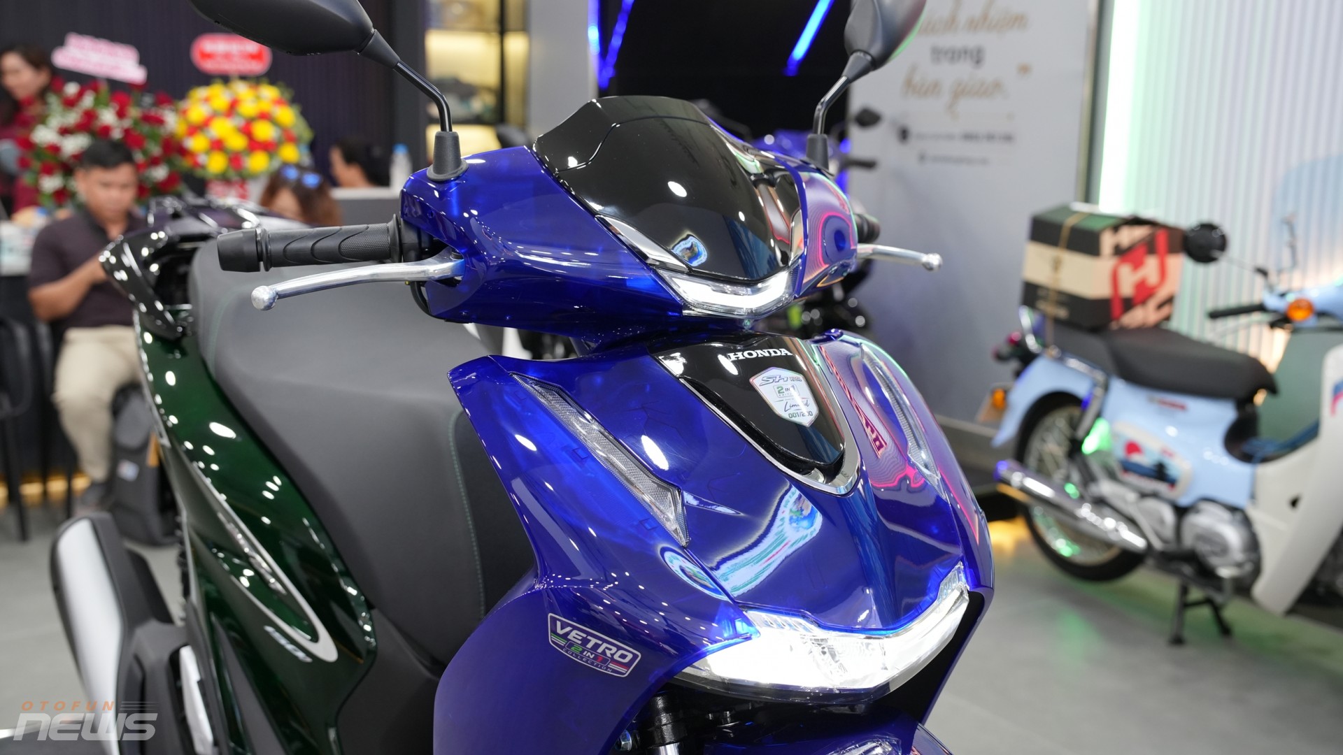 Honda SH150i phối hai màu độc đáo, giá cao gấp đôi SH160i chính hãng