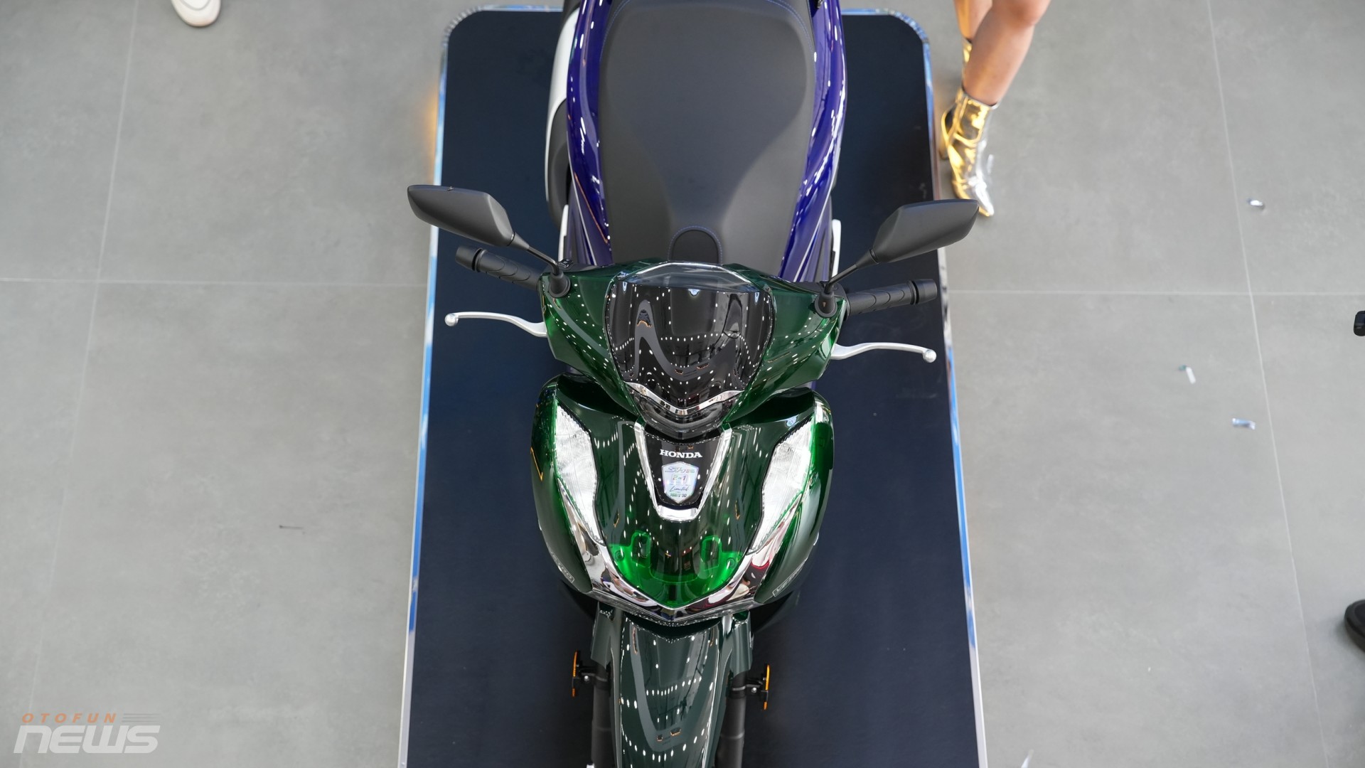 Honda SH150i phối hai màu độc đáo, giá cao gấp đôi SH160i chính hãng