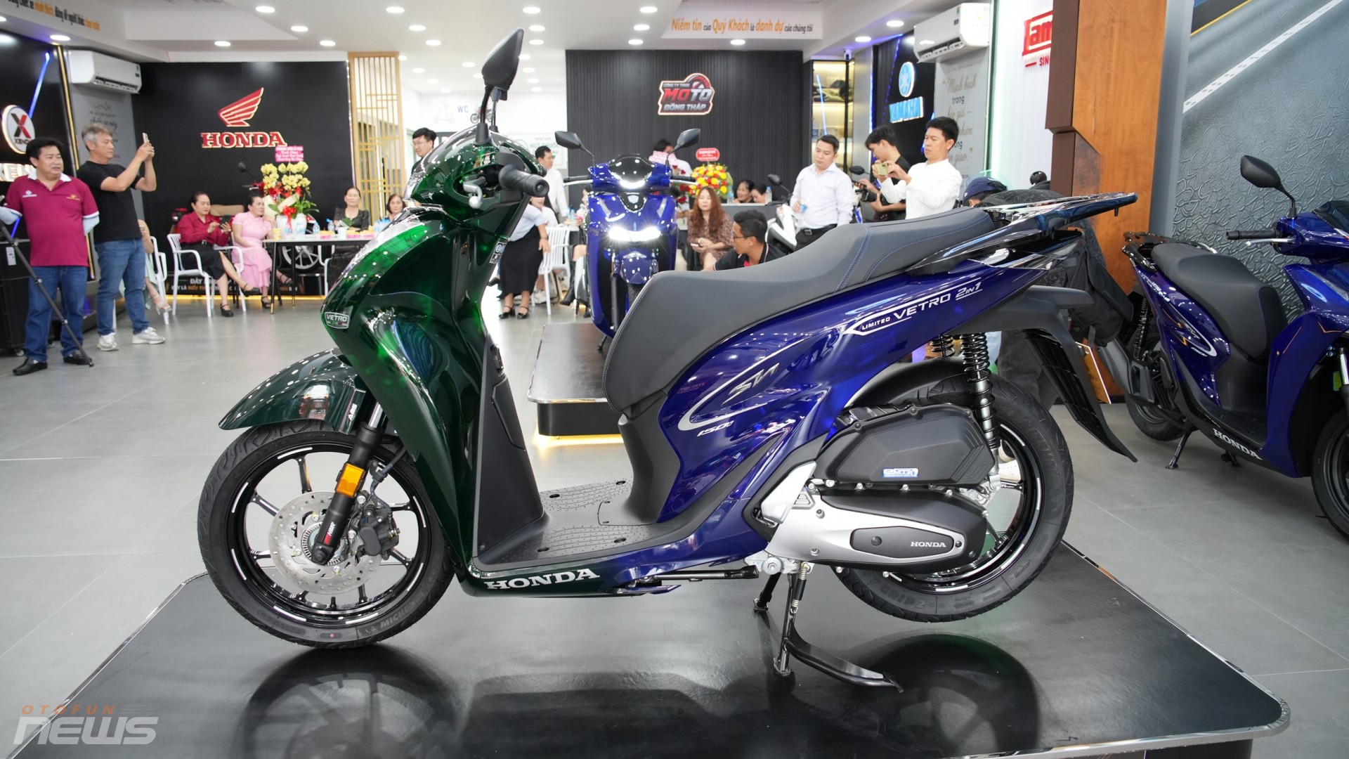 Honda SH150i phối hai màu độc đáo, giá cao gấp đôi SH160i chính hãng