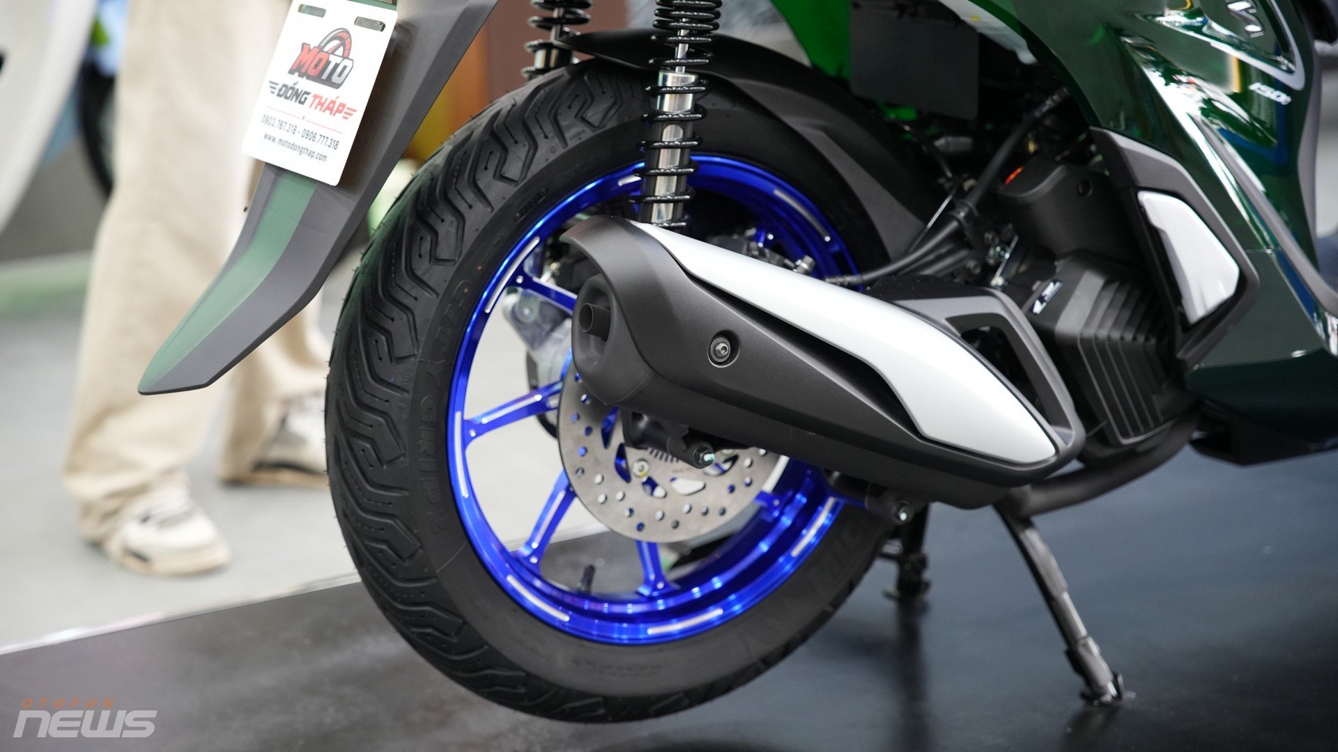 Honda SH150i phối hai màu độc đáo, giá cao gấp đôi SH160i chính hãng