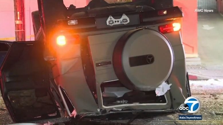 Mercedes-Benz G-Class rơi từ tầng 3 xuống đất, chủ xe chỉ bị thương nhẹ