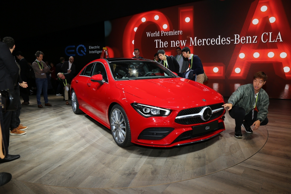 mercedes benz cla the he thu hai ra mat tai ces 2019