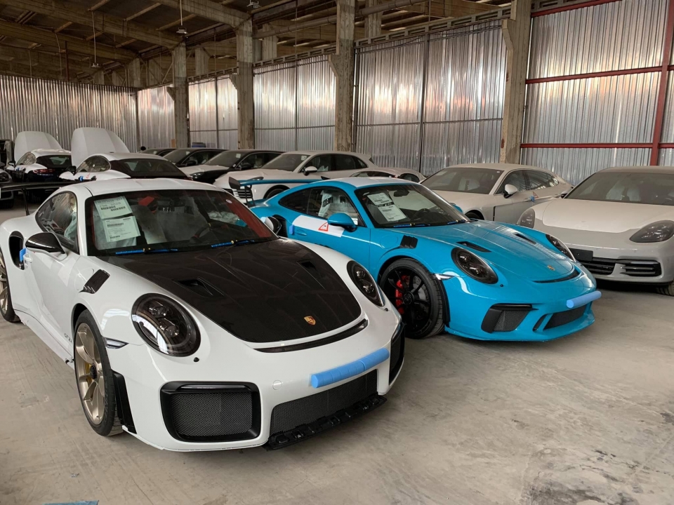 them cap doi porsche 911 gt2 rs va gt3 rs cap ben viet nam