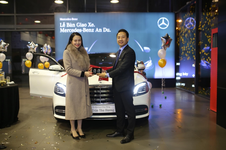 vo chong ca si tuan hung tau xe sang mercedes benz s450l luxury tang vo