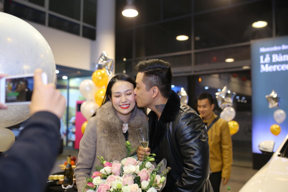 vo chong ca si tuan hung tau xe sang mercedes benz s450l luxury tang vo