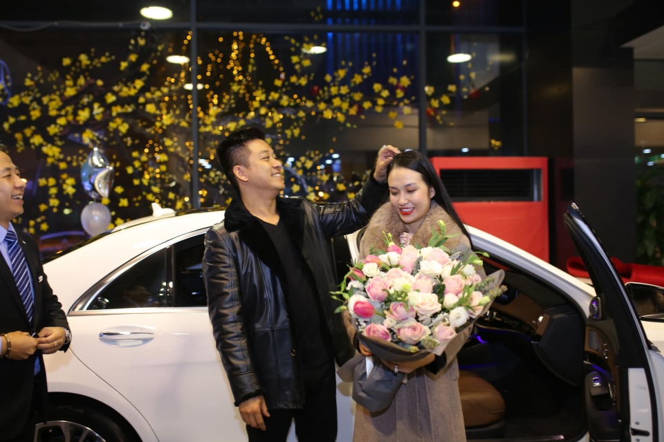 vo chong ca si tuan hung tau xe sang mercedes benz s450l luxury tang vo
