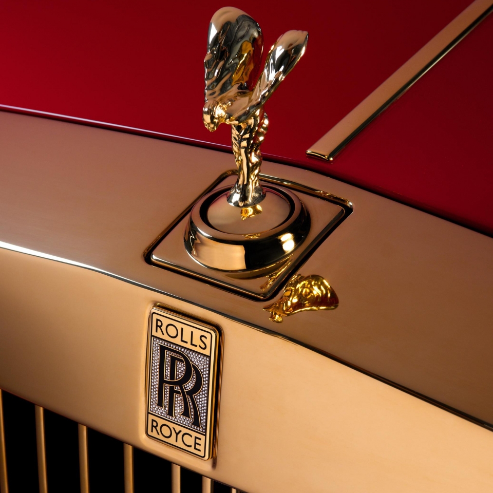 RollsRoyce Phantom mạ vàng gắn Rồng nổi độc nhất thế giới