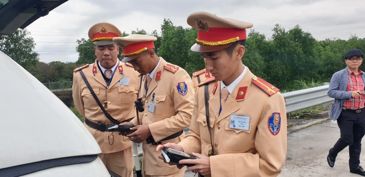 Lực lượng CSGT phòng, chống dịch bệnh viêm đường hô hấp cấp do chủng mới của vi rút Corona